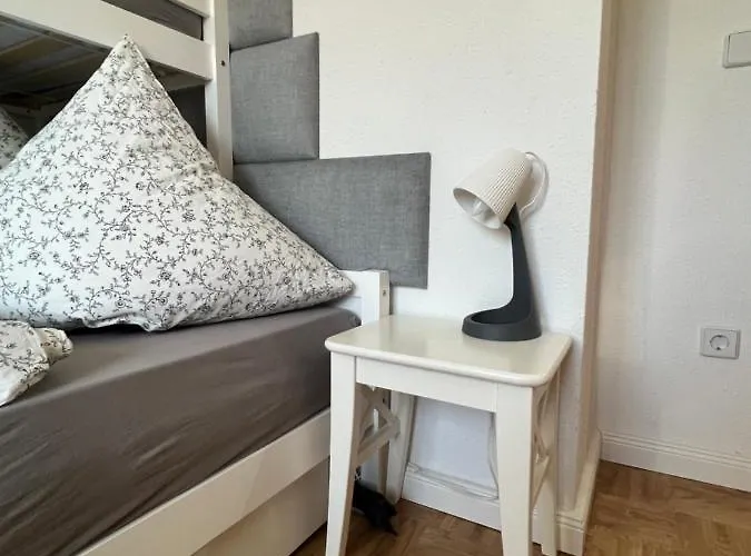 Sweet Cozy Three Dresda